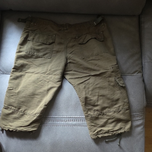 No Boundaries Khaki/Olive Green Cargo Capris (Size 11) - Picture 2 of 3